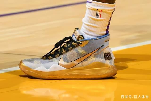 别只听她说不：看懂女人默许你靠近的信号